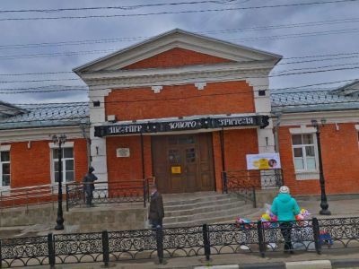 Здание бывшего Народного дома, в котором 7 декабря 1917 г. Тульский Совет рабочих и солдатских депутатов принял решение об установлении Советской власти в г.Туле