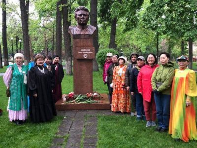 Журналисты из Якутии почтили память Максима Аммосова в Кыргызстане