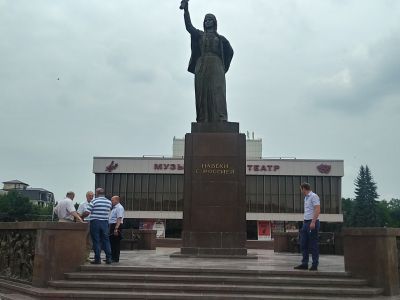 Памятник в честь 400-летия присоединения Кабарды к России