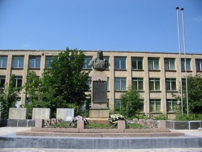 Бюст дважды Героя Советского Союза Б.Ф.Сафонова