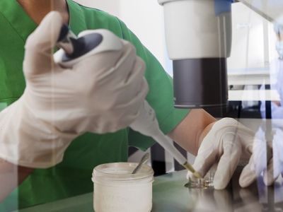 Осенью привитых вакциной со вкусом ряженки заразят коронавирусом