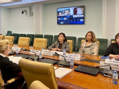 Алена Атласова выступила в Совете Федерации с докладом от Якутии