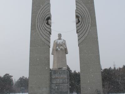 Памятник И.В.Курчатову, скульптор А.В.Авакян, архитекторы В.Л.Глазырин, Б.В.Петрова, И.В.Талалай