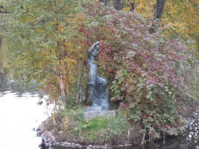 Скульптура "Мальчик с рыбкой"