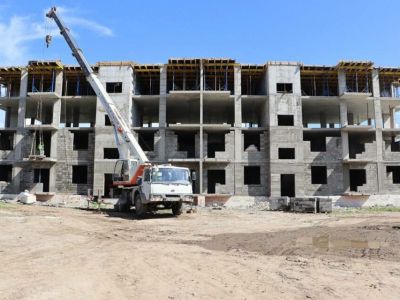 Дом для врачей и учителей строят в Ленском районе Якутии