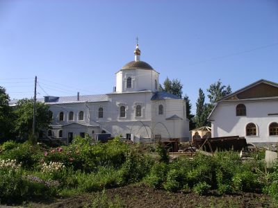 Надвратная церковь с трапезной