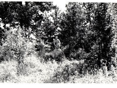 Братская могила советских воинов, погибших в боях с фашистами