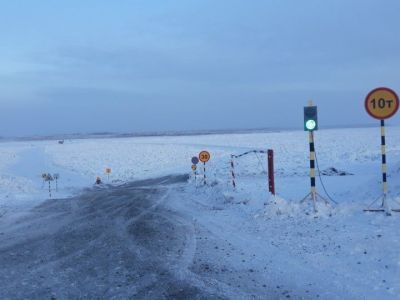 Открыто движение по ледовому автозимнику через реку Алдан