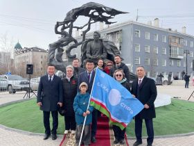 В День республики воздали дань памяти Алексею Кулаковскому в Якутске