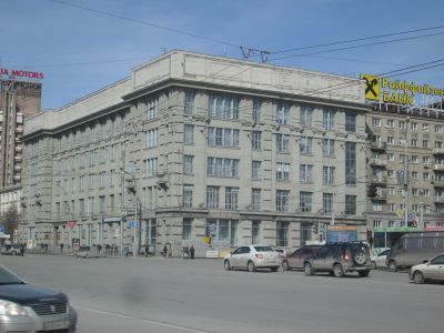 Здание госучреждений ("Сибирское подворье"), первый вуз города