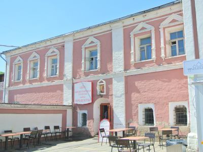 Монастырская канцелярия у западных ворот