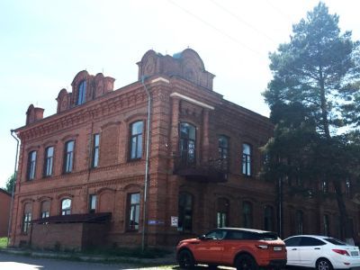 Дом крестьянина Кучина с торговыми помещениями на первом этаже