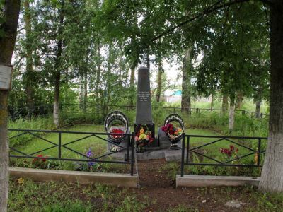 Братское захоронение советских воинов, погибших в 1941-1944 гг.