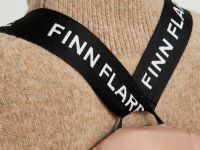 Стеганый пуховик с воротником-стойкой