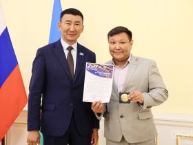 Сергей Местников наградил организаторов двух спартакиад в Якутии