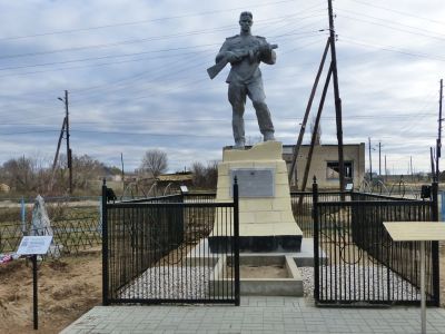 Братская могила советских воинов, погибших в период Сталинградской битвы