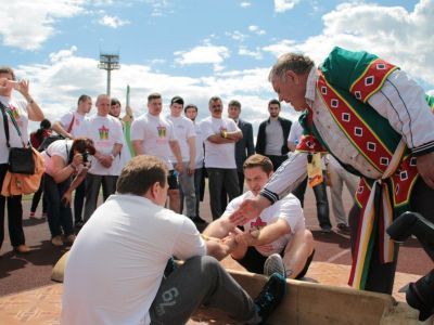 Мас-рестлинг открывает летний сезон в российских регионах.