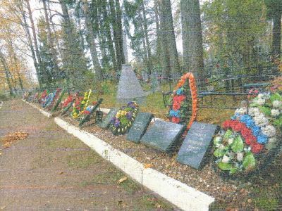 Братская могила советских воинов