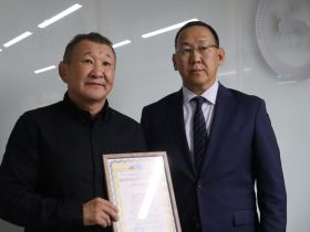 В Якутске поздравили победительниц первенства России по женской борьбе