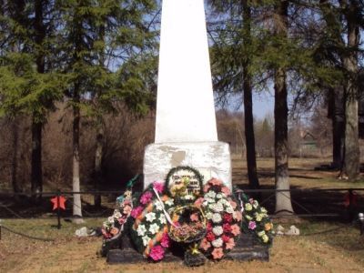 Братская могила Советских воинов, погибших в 1943 г. при освобождении района от немецко-фашистских захватчиков