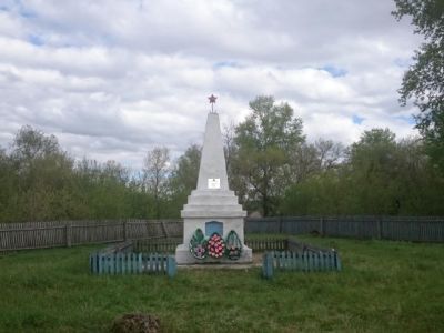 Братская могила партизан