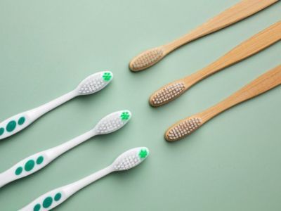 Ученые обнаружили неизвестные ранее бактерии на лейках душа и зубных щетках