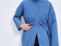 Утепленная куртка на кулиске с воротником-стойкой