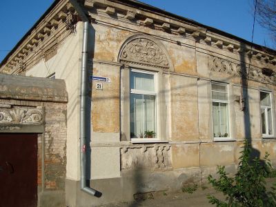 Мемориальное здание - дом, принадлежащий А.Б.Лакиеру, создателю книги "Русская геральдика" (ж.д.)