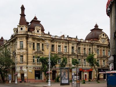 Бывшая гостиница "Гранд-отель" ( ныне различные учреждения)