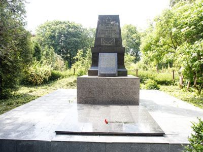 Братская могила советских воинов, погибших при штурме города-крепости Кенигсберг в апреле 1945 года