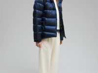 Удлиненный пуховик полуприлегающего силуэта