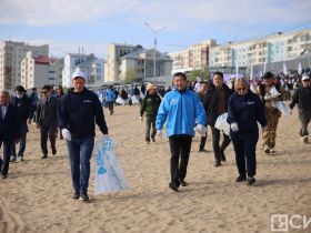В Якутске прошла масштабная уборка берега реки Лены
