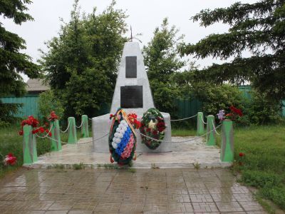 Памятник воинам-землякам, погибшим на фронтах Великой Отечественной войны