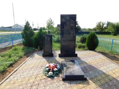 Братская могила советских воинов, погибших в период Сталинградской битвы