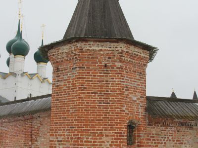 Юго-западная башня стены Митрополичьего сада