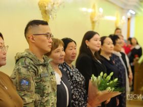 Государственные награды вручили педагогам Якутии