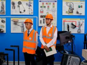 Альберт Семенов поздравил педагогов и учащихся с открытием корпуса Саха-политехнического лицея