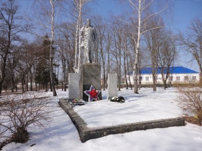 Братская могила советских воинов, погибших в боях с фашистскими захватчиками