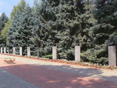 10 бюстов Героев Советского Союза