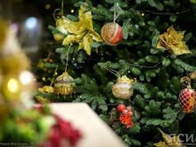 Как украсить елку для привлечения богатства и удачи в год Огненной Лошади