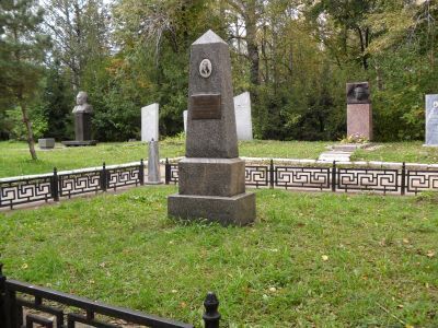 Могила Эльменя Данилы Семеновича, государственного и общественного деятеля