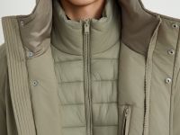 Пуховое полупальто с капюшоном и воротником-стойкой