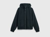 Ветровка с потайным капюшоном, Черный