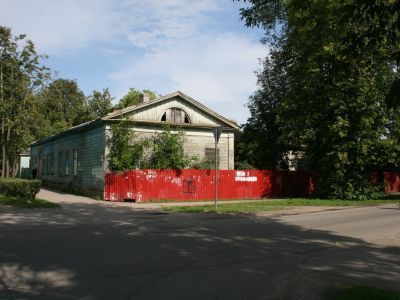 Комплекс бывшей Удельной больницы с территорией и зелеными насаждениями