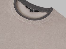 Легкий базовый джемпер полуприлегающего кроя