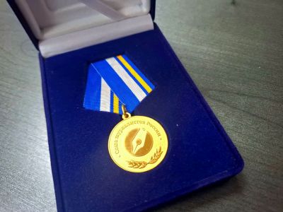Рой Медведев награжден нагрудным знаком СЖР «Честь. Достоинство. Профессионализм»