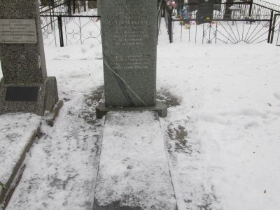 Могила корпусного комиссара, члена Военного совета 20 армии Ф.А.Семеновского, погибшего в боях под Вязьмой