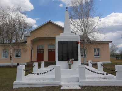 Памятник воинам-землякам, погибшим на фронтах Великой Отечественной войны