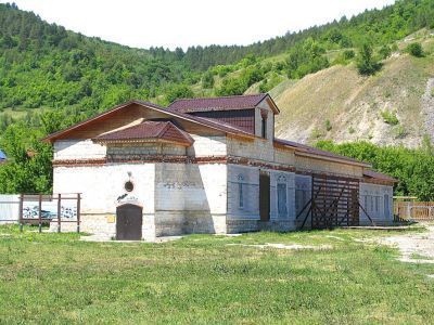 Известковый завод Ванюшина (комплекс): дымовая труба; корпус известкового завода; дом управляющего известковым заводом; хозяйственная постройка