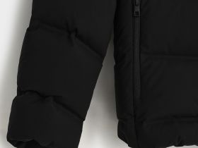 Пуховик с воротником-стойкой и капюшоном